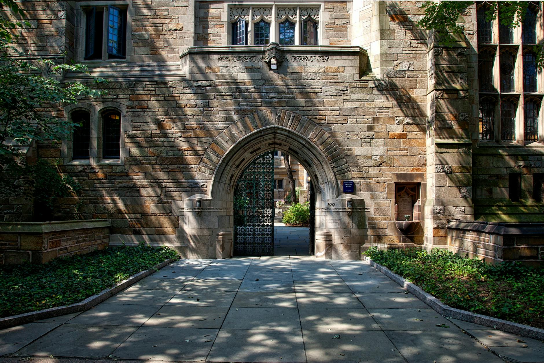 How Your School Campus Affects You – More Than Just A Suburban v. Urban Conflict